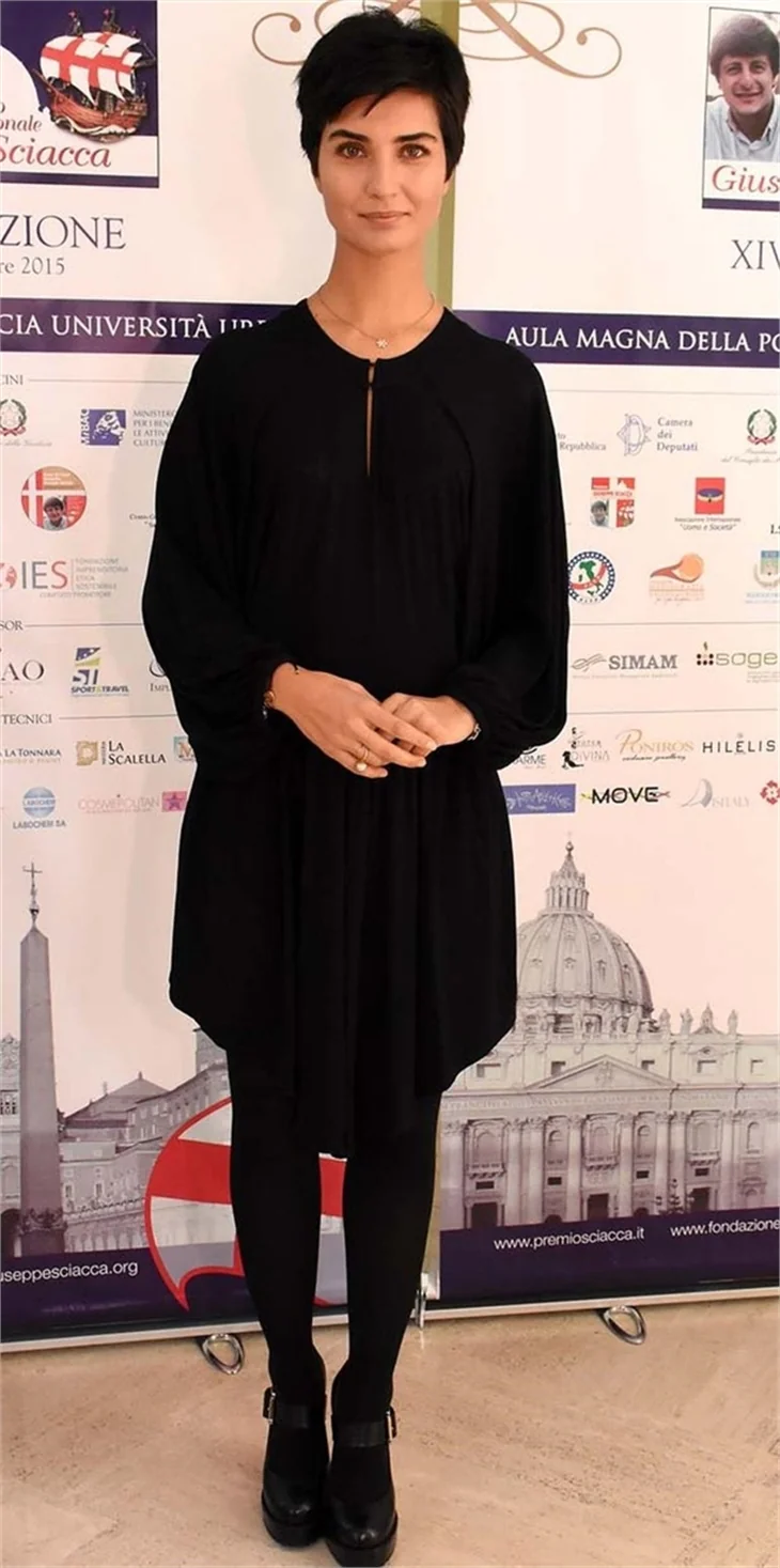 Tuba Büyüküstün, Vatikan'da ödül aldı!