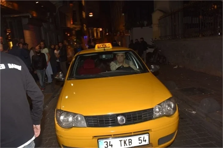 Model'in solisti Fatma Turgut, Cihangir'de tekme tokat kavga etti