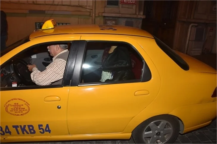 Model'in solisti Fatma Turgut, Cihangir'de tekme tokat kavga etti