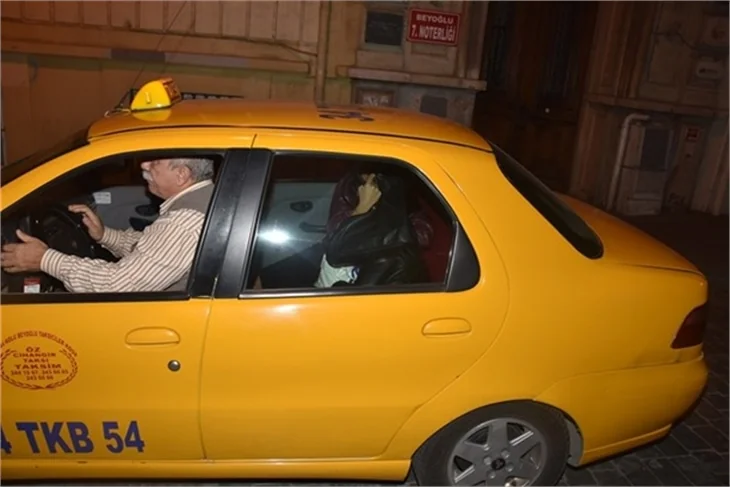 Model'in solisti Fatma Turgut, Cihangir'de tekme tokat kavga etti