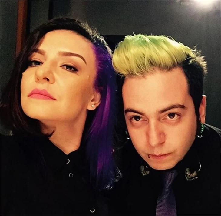 Model'in solisti Fatma Turgut, Cihangir'de tekme tokat kavga etti