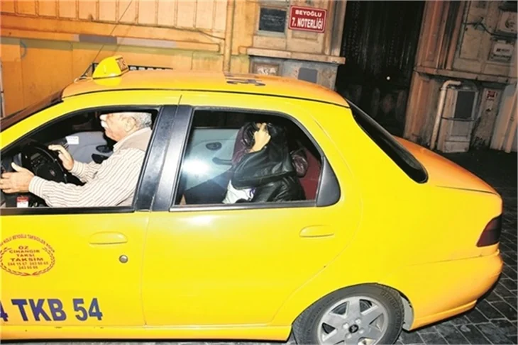 Model'in solisti Fatma Turgut, Cihangir'de tekme tokat kavga etti