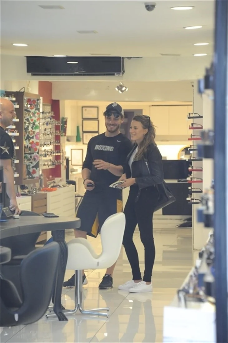 Serenay Sarıkaya ve Kerem Bürsin Amerika'ya gidiyor