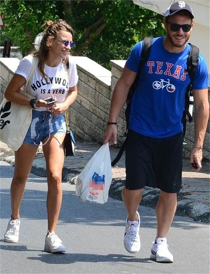 Serenay Sarıkaya ve Kerem Bürsin Amerika'ya gidiyor