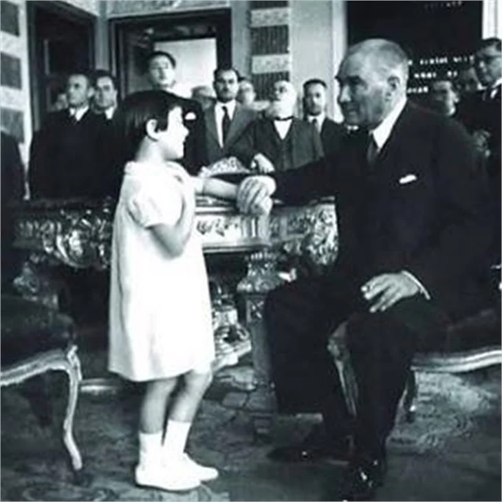 Ünlü isimler 10 Kasım'da Atatürk'ü saygı ve özlemle andı!