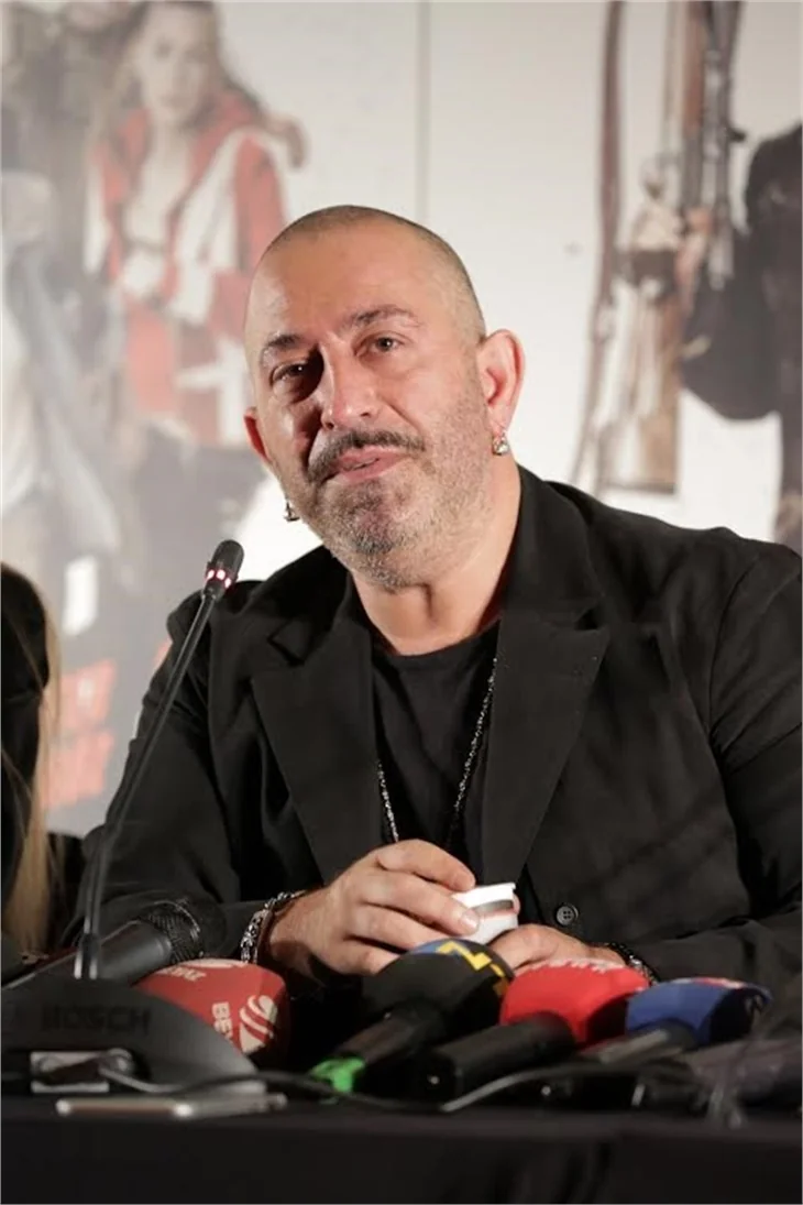 Cem Yılmaz, 'Ali Baba ve 7 Cüceler'i anlattı!