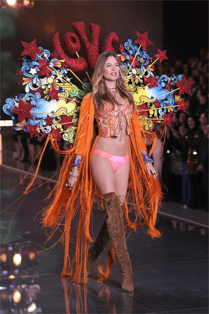 Victoria's Secret defilesi nefes kesti!