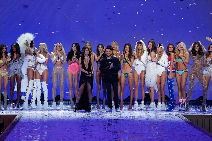 Victoria's Secret defilesi nefes kesti!