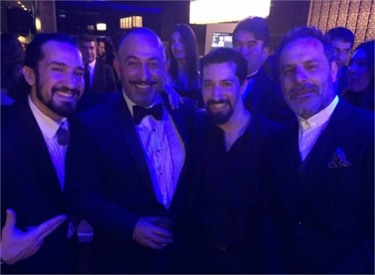 Cem Yılmaz, Ali Baba ve 7 Cüceler’in galasına oğlu Kemal ile geldi!