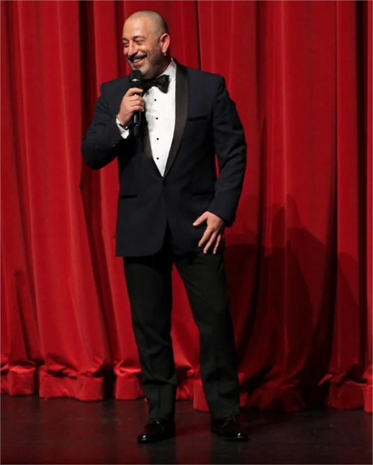 Cem Yılmaz, Ali Baba ve 7 Cüceler’in galasına oğlu Kemal ile geldi!