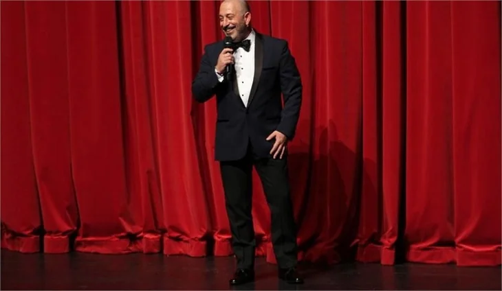 Cem Yılmaz, Ali Baba ve 7 Cüceler’in galasına oğlu Kemal ile geldi!