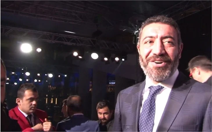 Cem Yılmaz, Ali Baba ve 7 Cüceler’in galasına oğlu Kemal ile geldi!