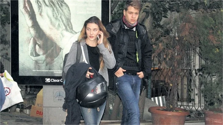 Alina Boz sevgilisiyle yakalandı