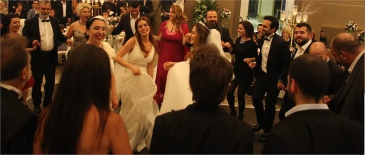 'Aşk Yeniden'de toplu düğün!