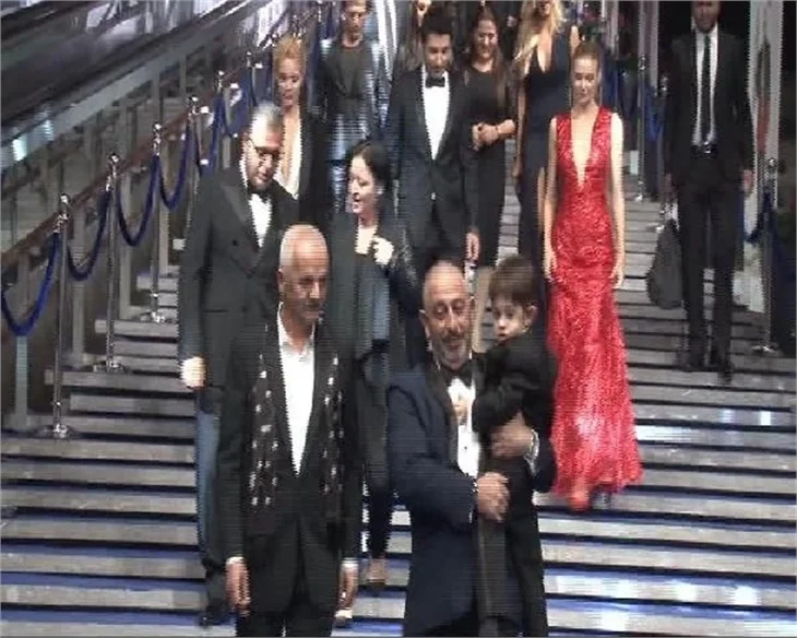 ‘Ali Baba ve 7 Cüceler’in galasında şıklık yarışı