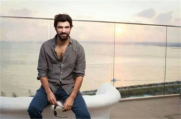 Engin Akyürek Emmy yolcusu