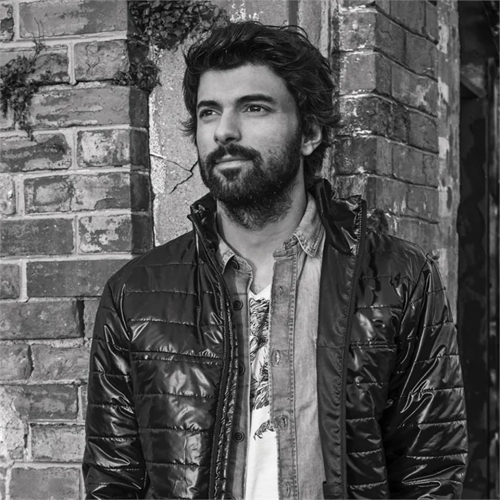 Engin Akyürek Emmy yolcusu