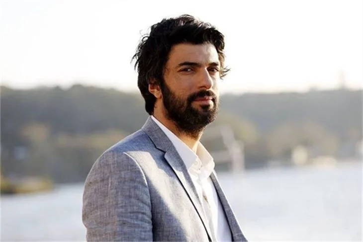 Engin Akyürek Emmy yolcusu
