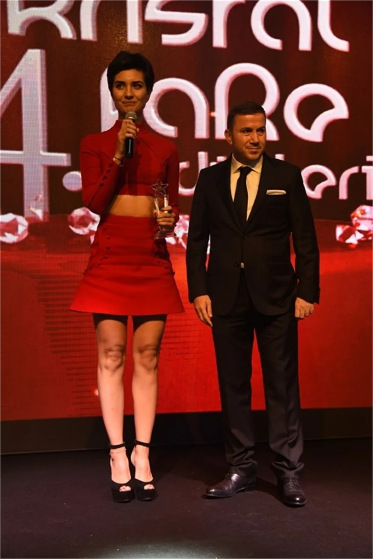Tuba Büyüküstün: Saçımı en çok annem beğendi