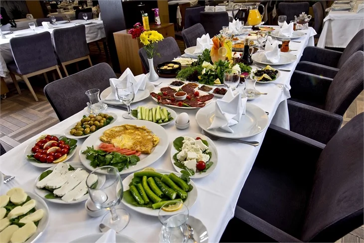 Kalbur Et'in kahvaltı şöleni