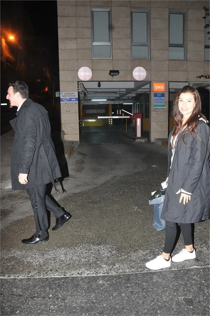 Müjde Uzman sevgilisiyle yakalandı...
