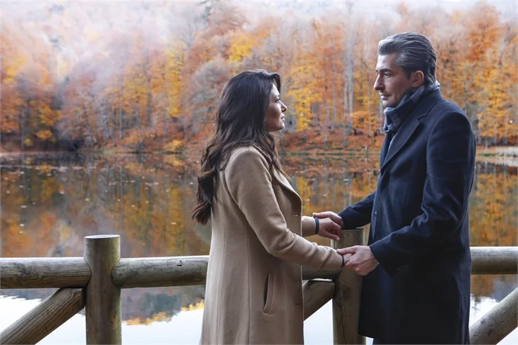 Paramparça yeni bölümde Cihan Gülseren'e evlenme teklifi ediyor