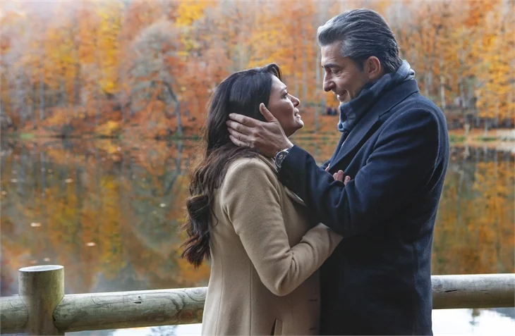 Paramparça yeni bölümde Cihan Gülseren'e evlenme teklifi ediyor