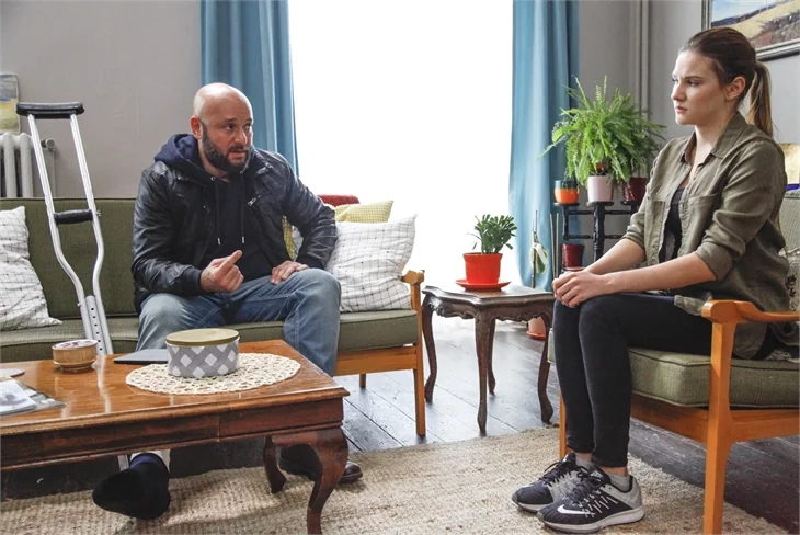 Paramparça yeni bölümde Cihan Gülseren'e evlenme teklifi ediyor