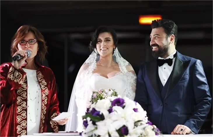 Bülent Emrah Parlak ve Burcu Gönder'in düğününde ünlüler geçidi