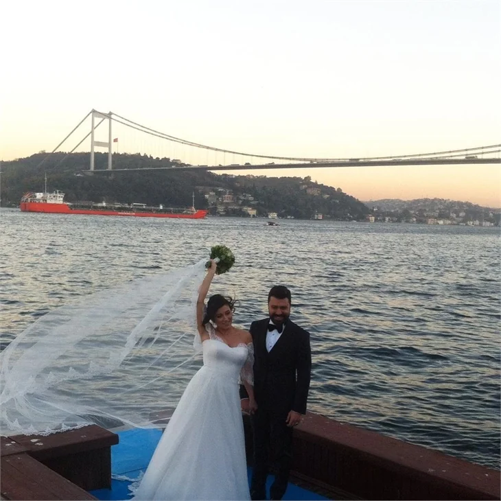 Bülent Emrah Parlak ve Burcu Gönder'in düğününde ünlüler geçidi