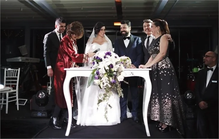 Bülent Emrah Parlak ve Burcu Gönder'in düğününde ünlüler geçidi