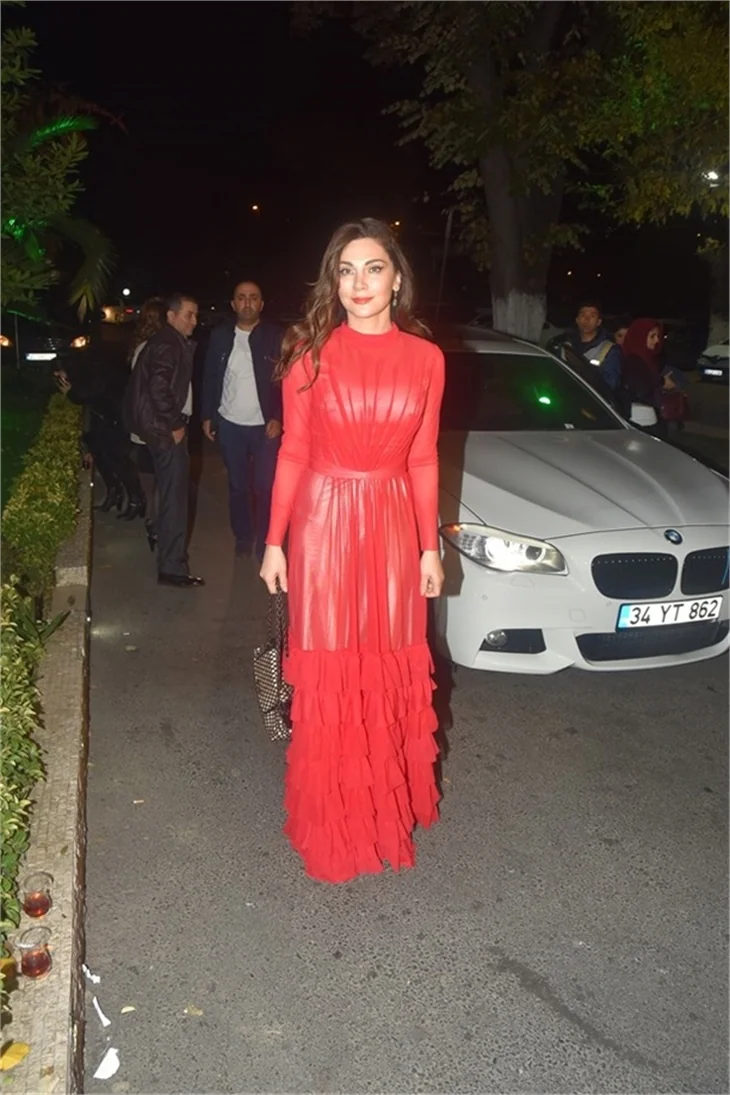 Bülent Emrah Parlak ve Burcu Gönder'in düğününde ünlüler geçidi