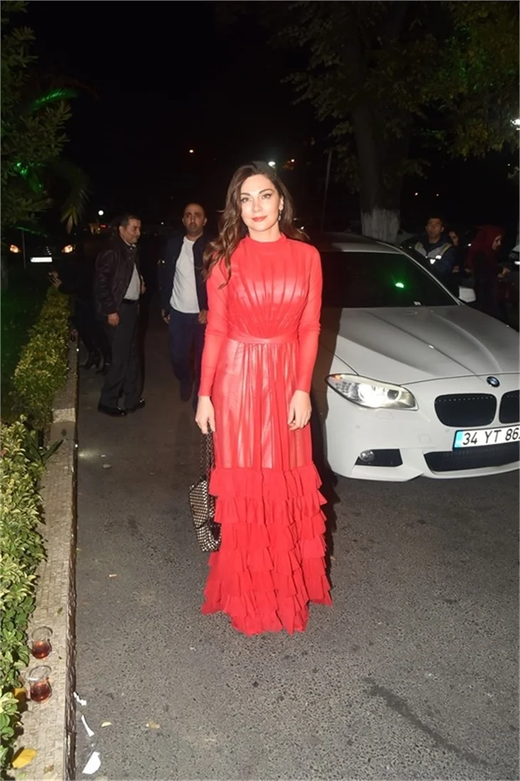 Bülent Emrah Parlak ve Burcu Gönder'in düğününde ünlüler geçidi