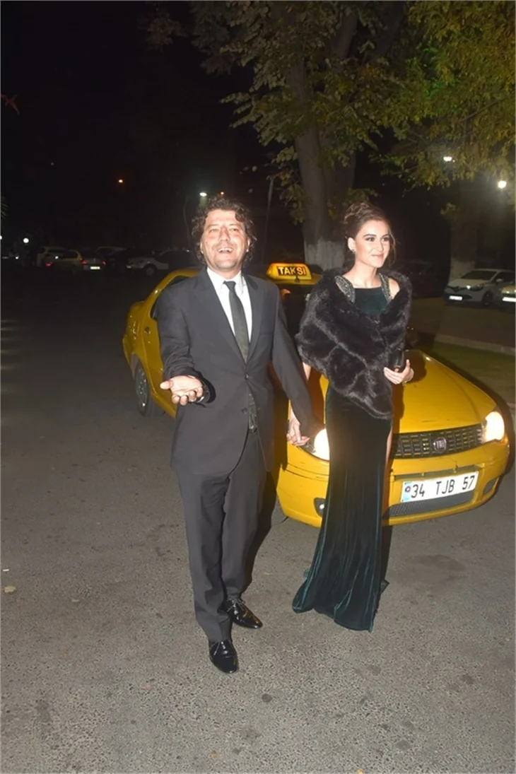 Bülent Emrah Parlak ve Burcu Gönder'in düğününde ünlüler geçidi