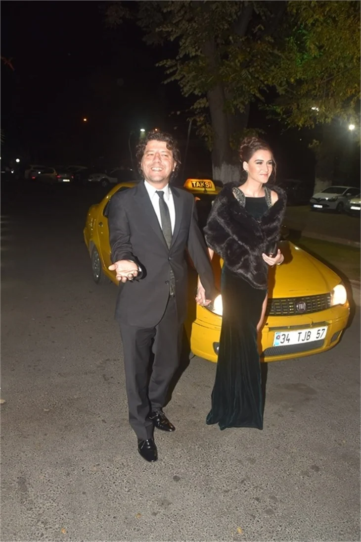 Bülent Emrah Parlak ve Burcu Gönder'in düğününde ünlüler geçidi