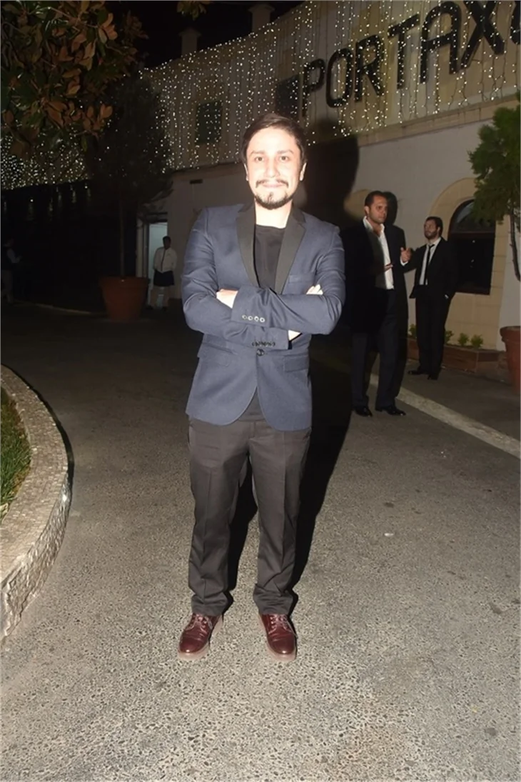 Bülent Emrah Parlak ve Burcu Gönder'in düğününde ünlüler geçidi
