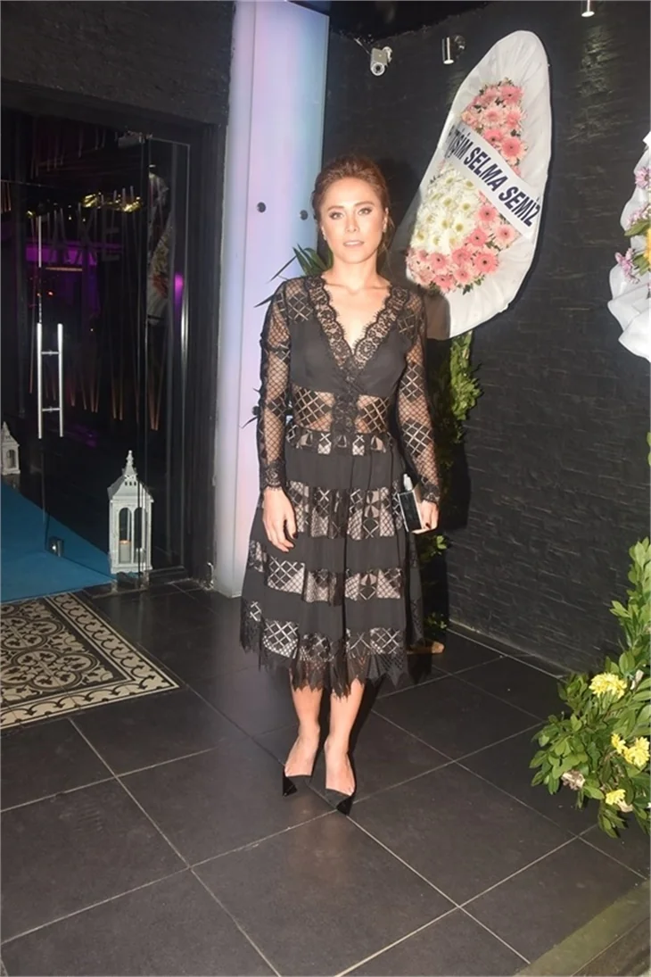 Bülent Emrah Parlak ve Burcu Gönder'in düğününde ünlüler geçidi