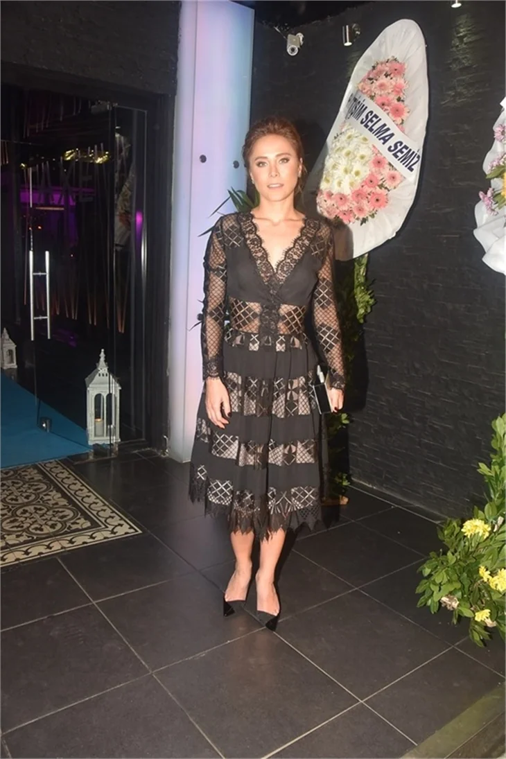 Bülent Emrah Parlak ve Burcu Gönder'in düğününde ünlüler geçidi