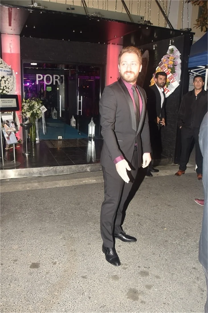 Bülent Emrah Parlak ve Burcu Gönder'in düğününde ünlüler geçidi