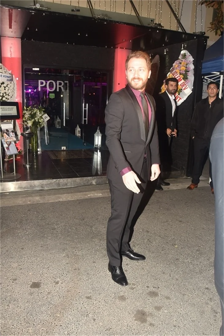 Bülent Emrah Parlak ve Burcu Gönder'in düğününde ünlüler geçidi
