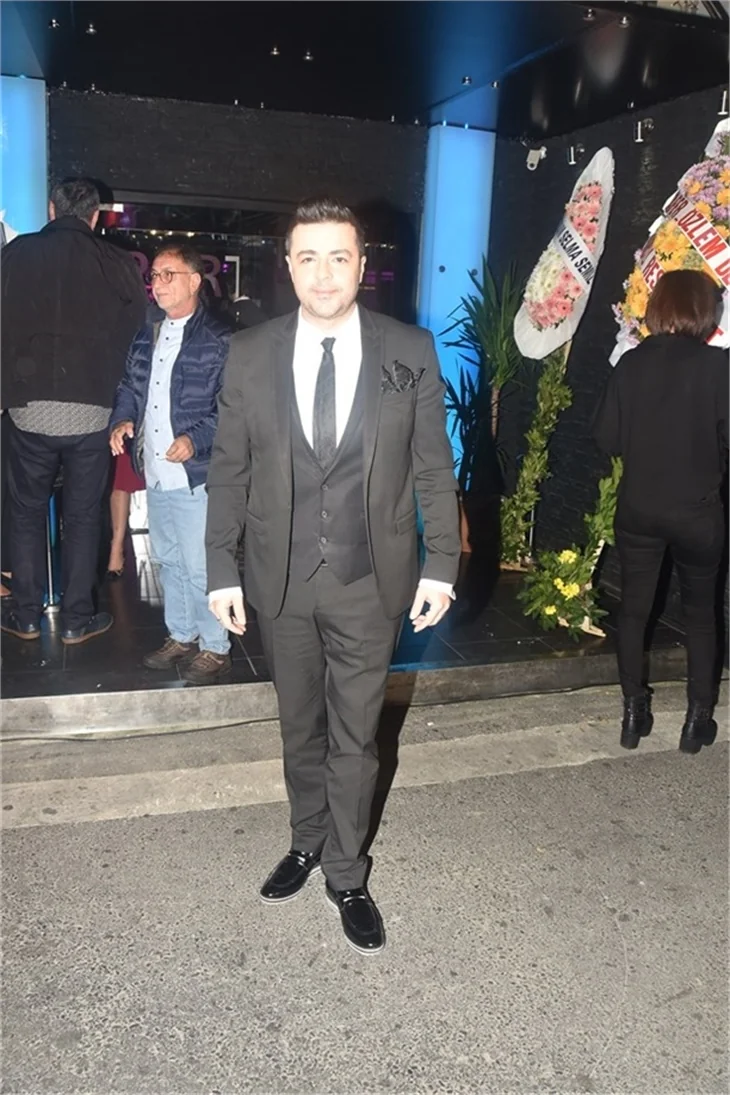 Bülent Emrah Parlak ve Burcu Gönder'in düğününde ünlüler geçidi