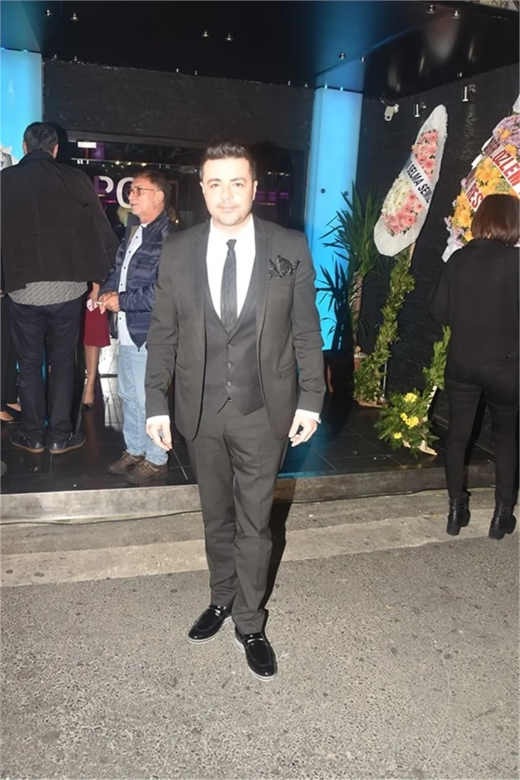 Bülent Emrah Parlak ve Burcu Gönder'in düğününde ünlüler geçidi
