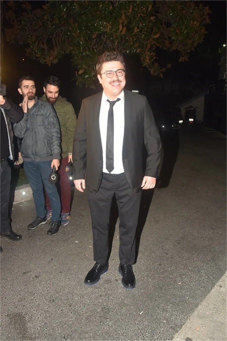 Bülent Emrah Parlak ve Burcu Gönder'in düğününde ünlüler geçidi