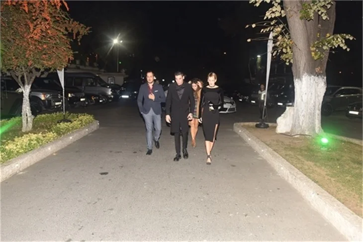 Bülent Emrah Parlak ve Burcu Gönder'in düğününde ünlüler geçidi