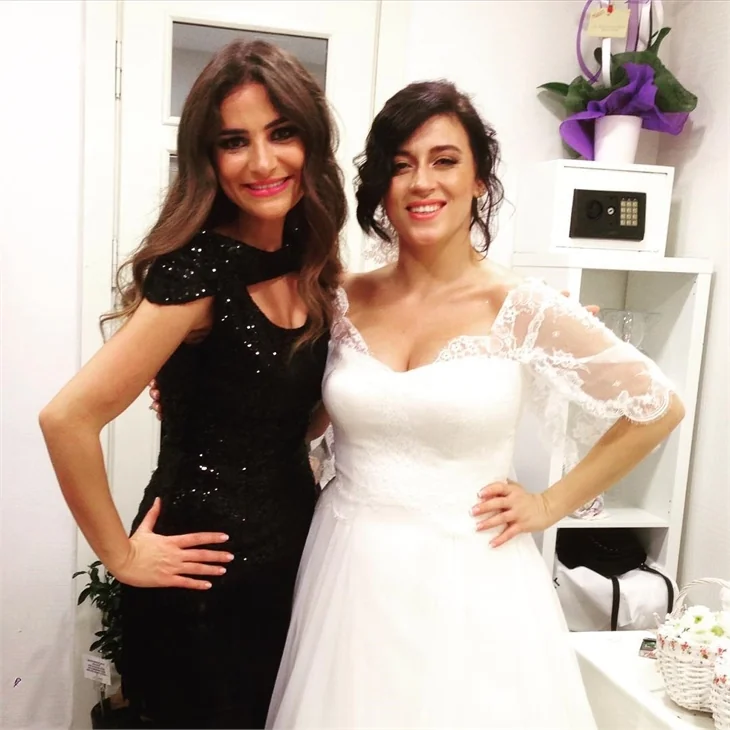 Bülent Emrah Parlak ve Burcu Gönder'in düğününde ünlüler geçidi