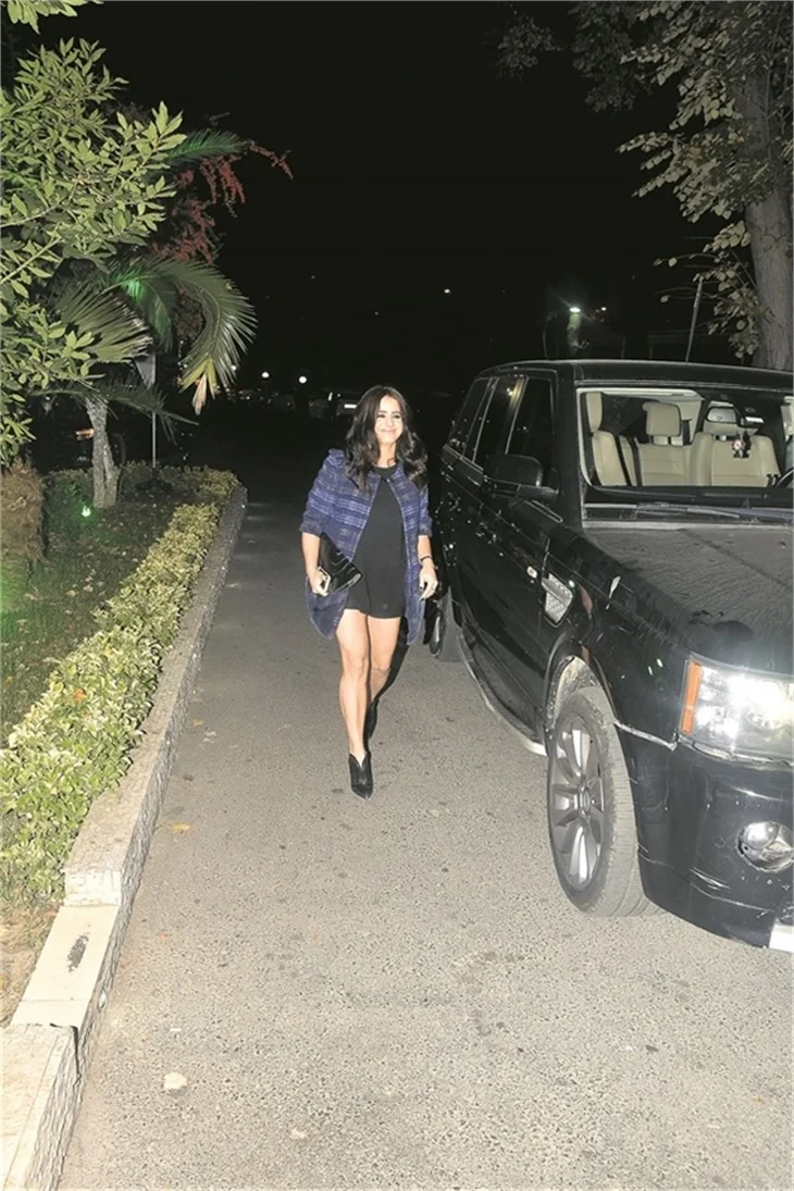 Bülent Emrah Parlak ve Burcu Gönder'in düğününde ünlüler geçidi