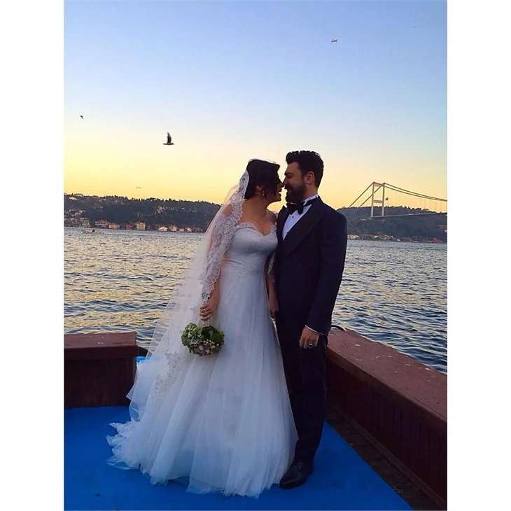 Bülent Emrah Parlak ve Burcu Gönder'in düğününde ünlüler geçidi
