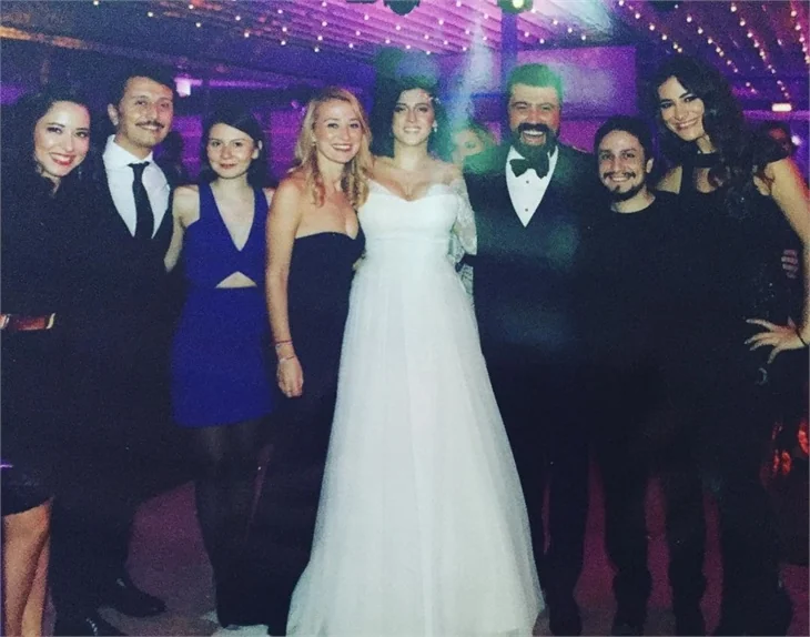 Bülent Emrah Parlak ve Burcu Gönder'in düğününde ünlüler geçidi