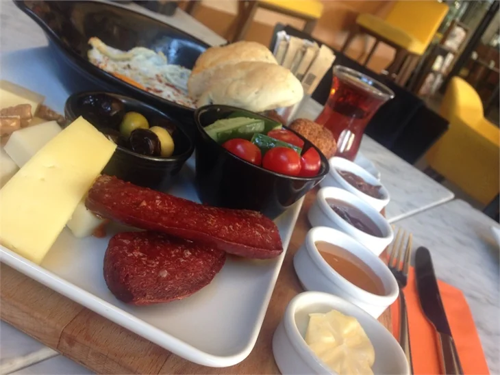 Kahvaltının trend adresi S Cafe & Brasserie