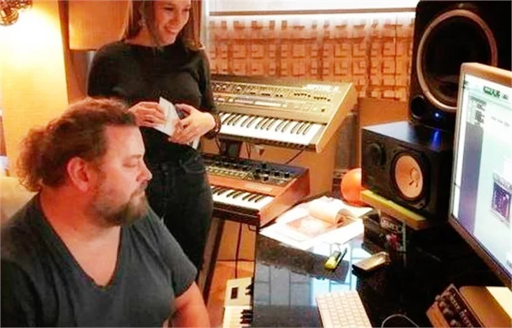 Serenay Sarıkaya şarkı söyleyecek